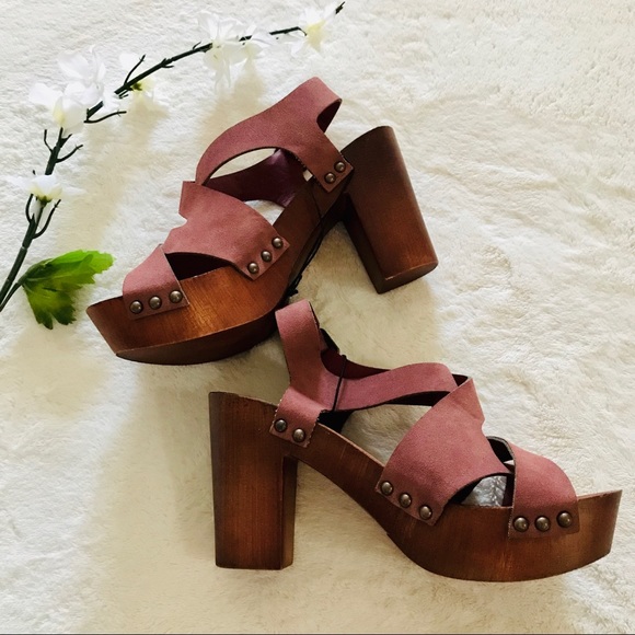 Madden Girl Shoes - NEW Steve Madden Mauve Strappy Wooden Clogs